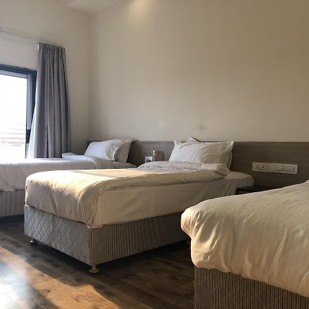 Hotel Sharanam Shegaon Kültér fotó