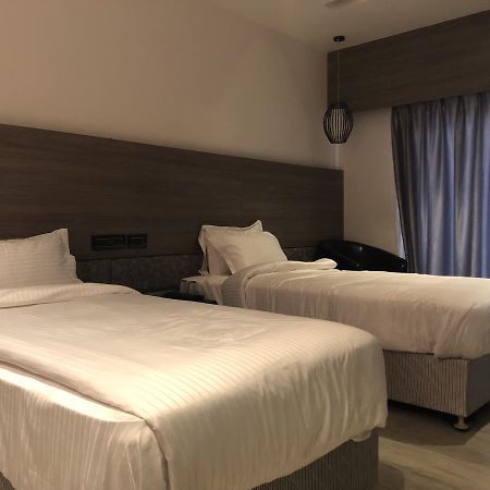 Hotel Sharanam Shegaon Kültér fotó