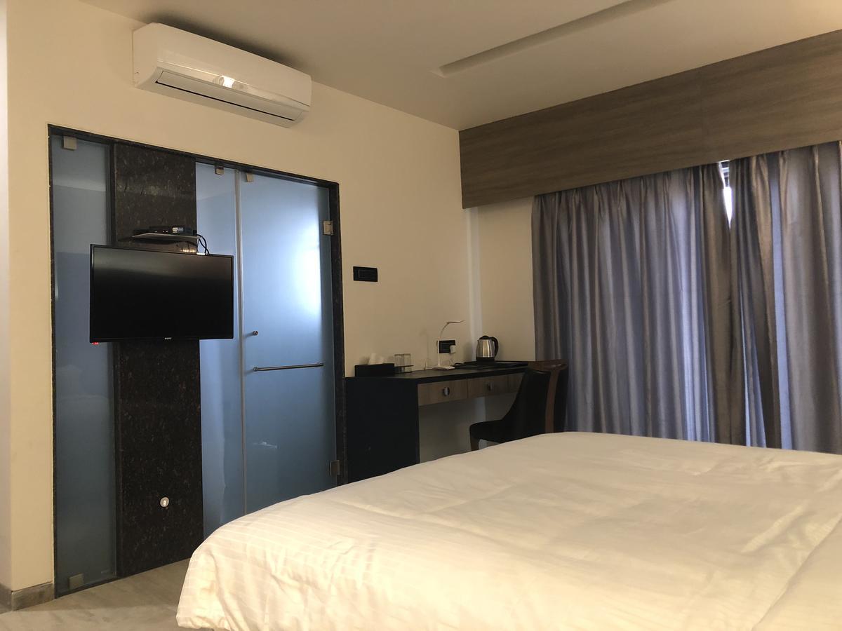 Hotel Sharanam Shegaon Kültér fotó
