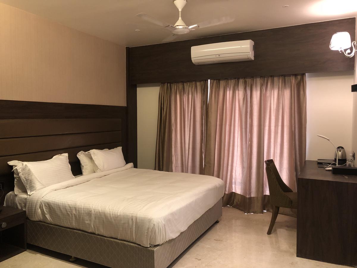 Hotel Sharanam Shegaon Kültér fotó