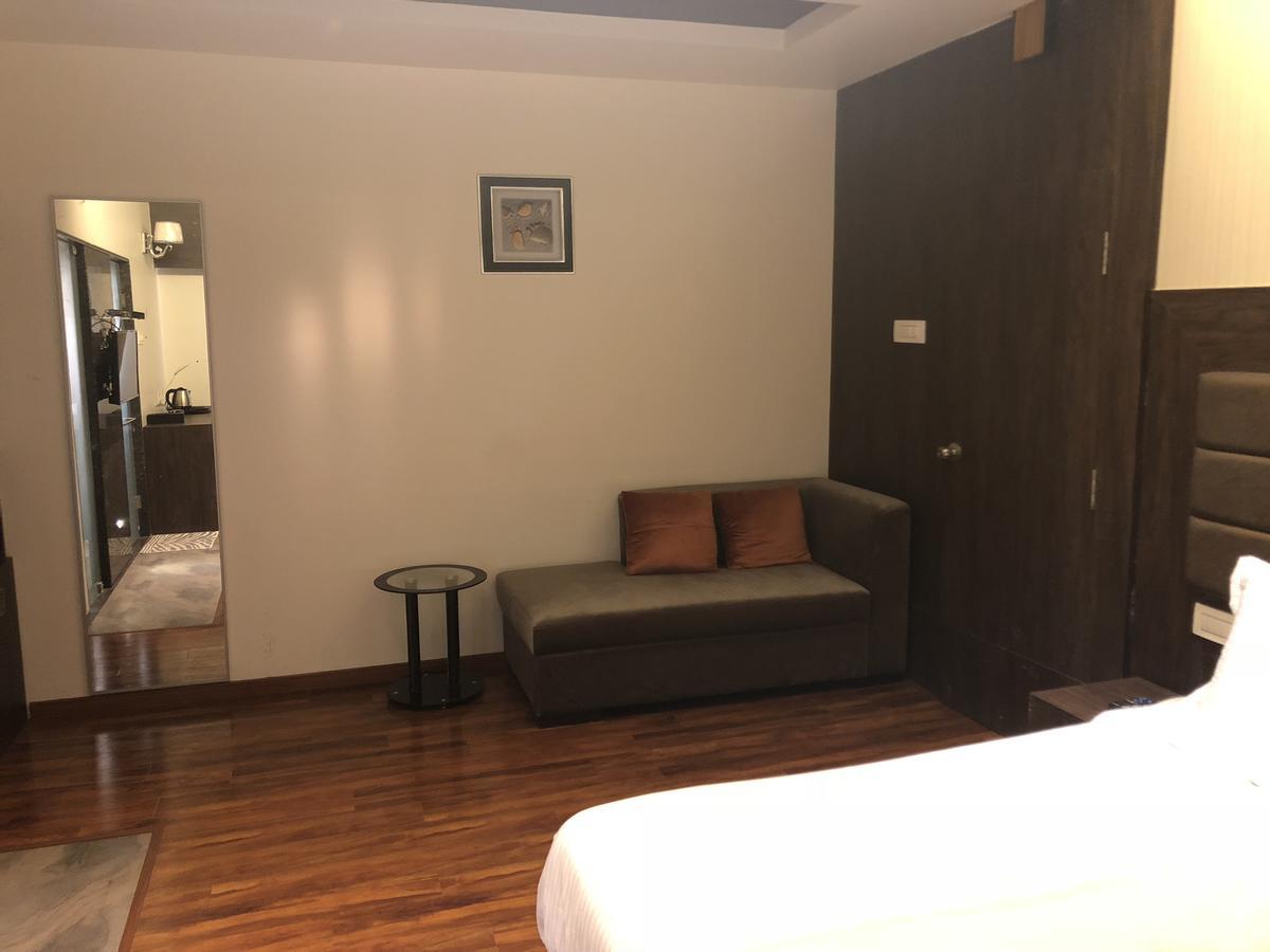 Hotel Sharanam Shegaon Kültér fotó
