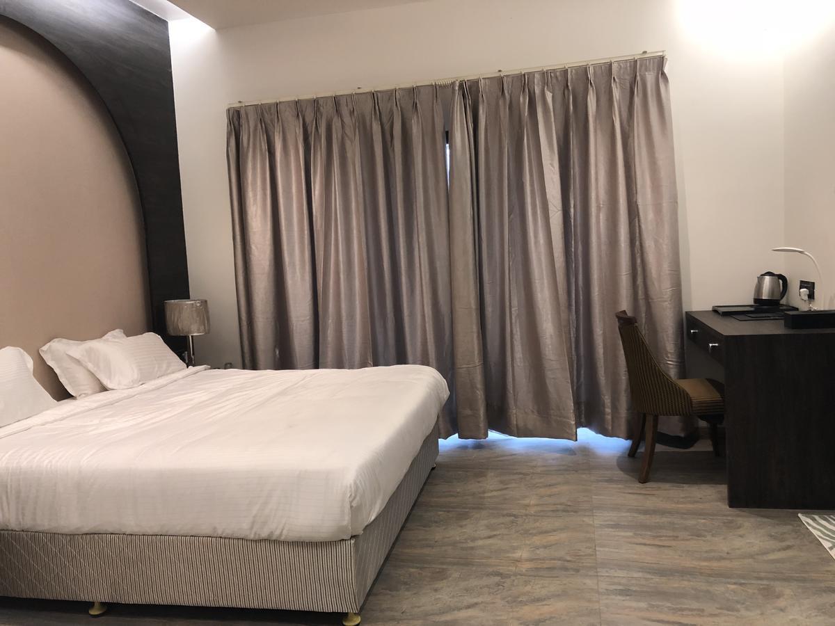Hotel Sharanam Shegaon Kültér fotó