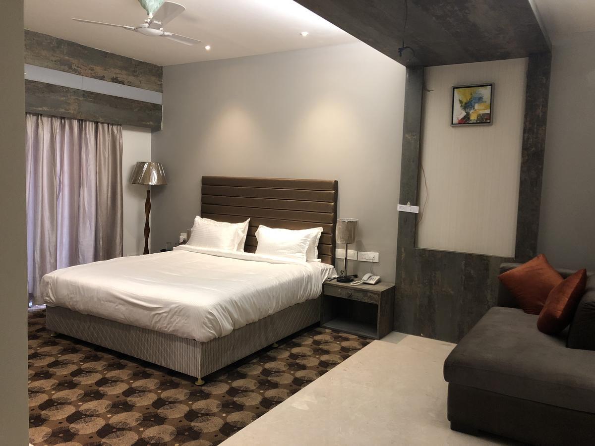 Hotel Sharanam Shegaon Kültér fotó