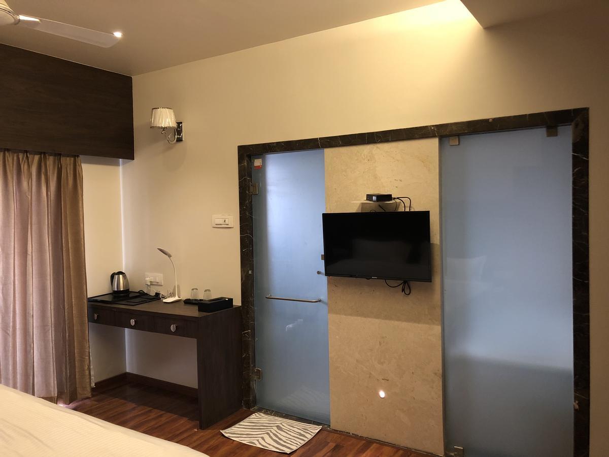 Hotel Sharanam Shegaon Kültér fotó