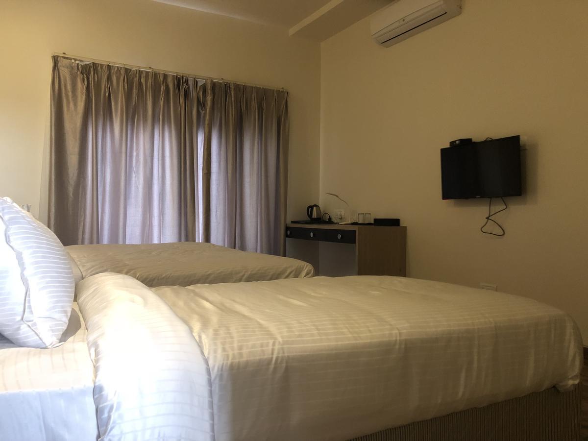 Hotel Sharanam Shegaon Kültér fotó